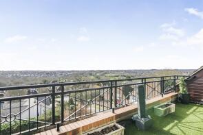 20, 2c Claremont Heights, Crescent Road, Enfield EN2 7RY