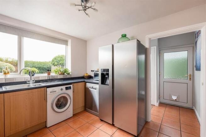 3 bed Semi-Detached for sale Image 12