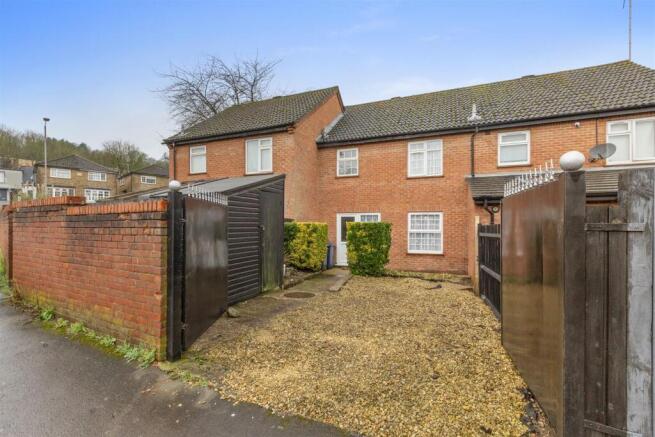 2 Snakeley Close, HP10 9QP-10.jpg