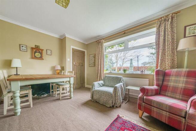 LIVING ROOM/DINING ROOM