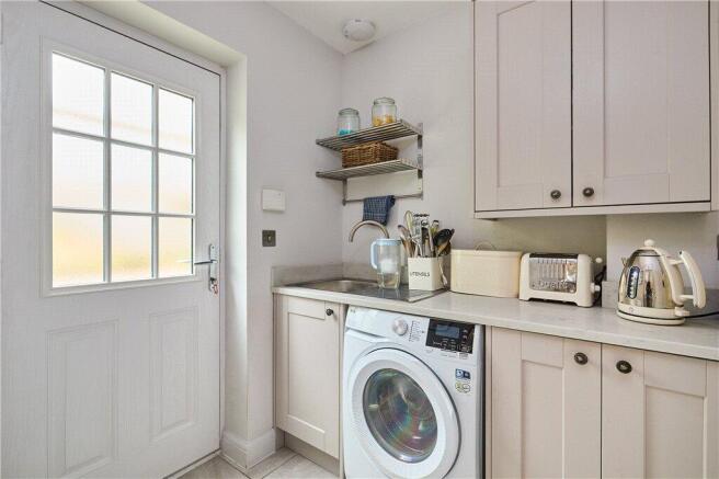 5 bed Detached for sale Image 7