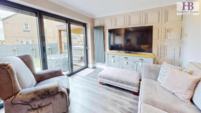 6 bed Detached for sale Image 8