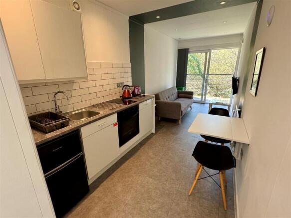 10 Drydock Shower Kitchen
