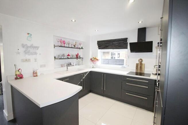 3 bed Semi-Detached for sale Image 9