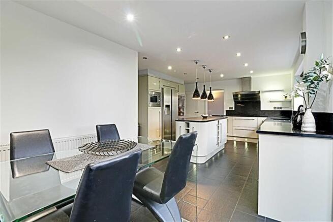 FITTED KITCHEN / DINER measuring
