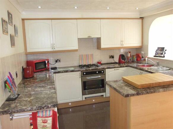 Kitchen / Dining Roo