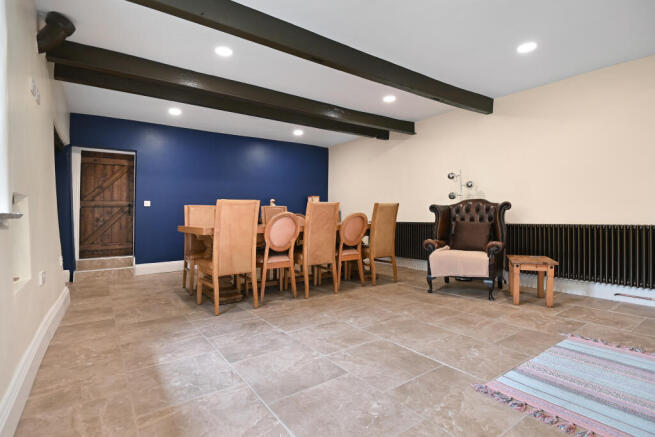 5 bed Detached for sale Image 10