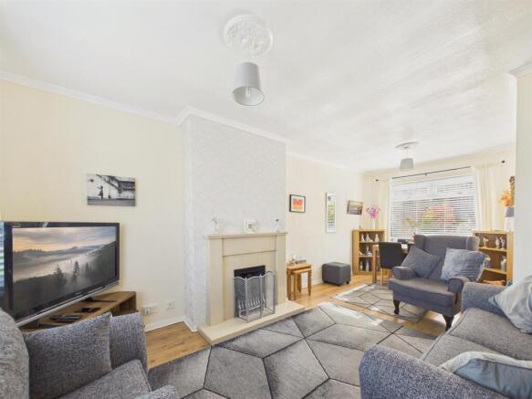 LIVING/DINING ROOM
