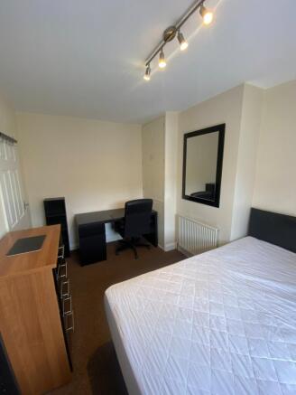 2 bed Terraced to rent Image 9