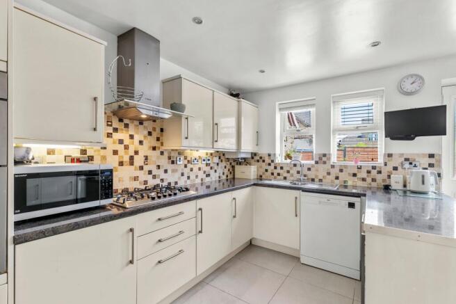 4 bed Detached for sale Image 9
