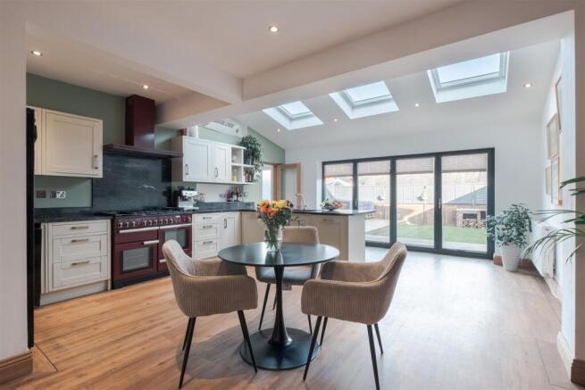 77 Balmoral Drive (8 of 31).jpg