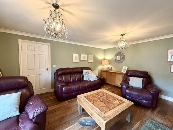 5 bed Detached for sale Image 8