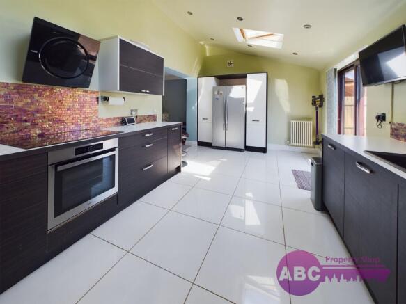 Oakwood Close, Great Sutton, Ellesmere Port, CH66 2HG photo 4