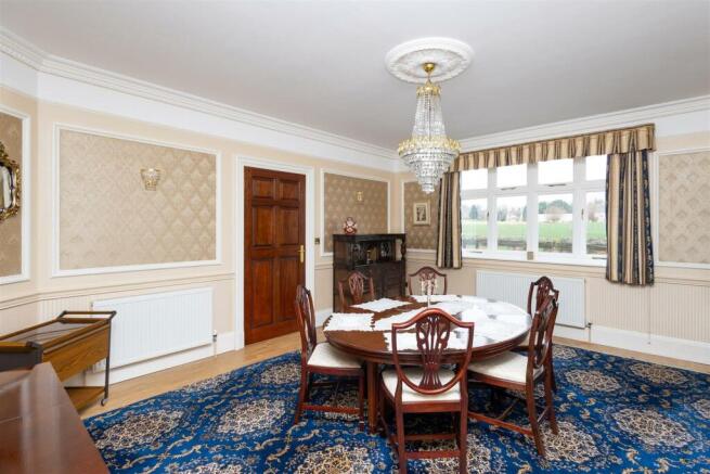 4 bed House for sale Image 8