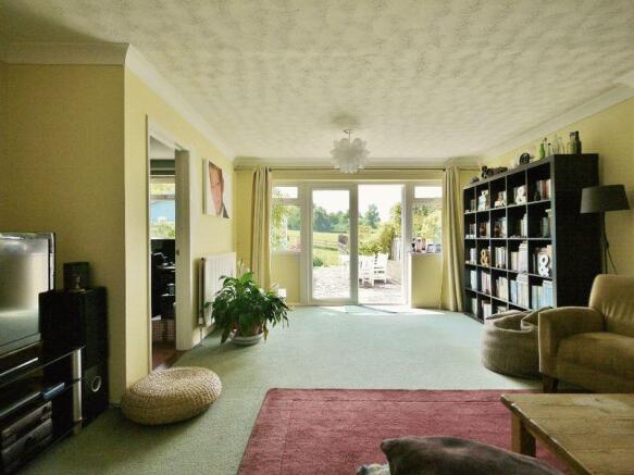 Spacious sitti...