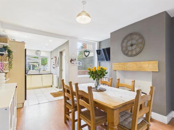 Living Kitchen/Dining Room