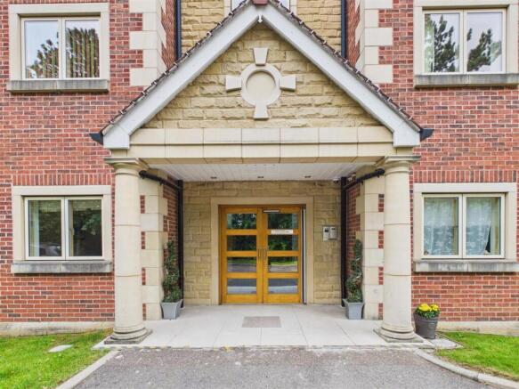 2 bed Flat for sale Image 8