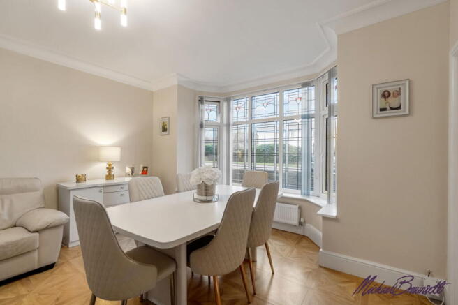 6 bed Detached for sale Image 11