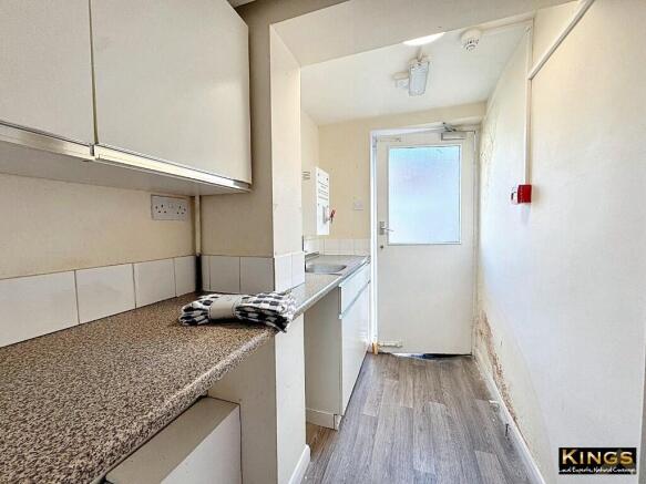 5 bed Town House for sale Image 6