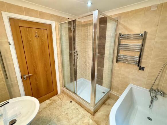 Tamarinda Main Bathroom
