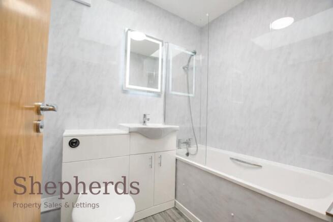 bright_bathroom_listing_MATCH.jpg