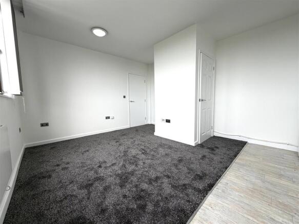 Living Room Pic 1.jpeg