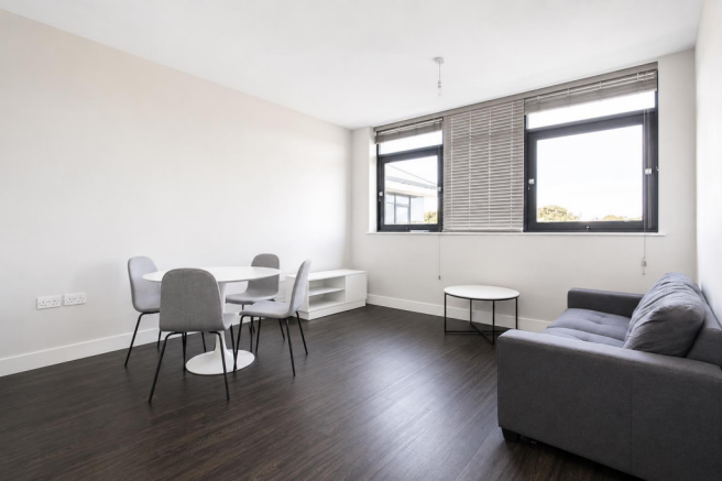2 bed Flat to rent Image 3