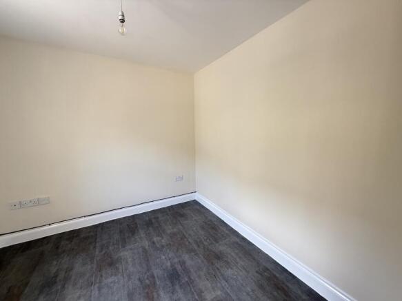 5 bed Town House for sale Image 8