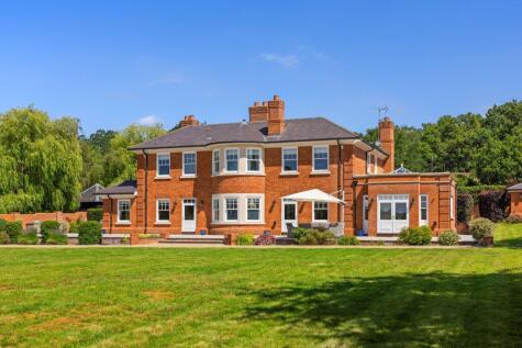 Lower Sandhurst Road, Finchampstead, RG40