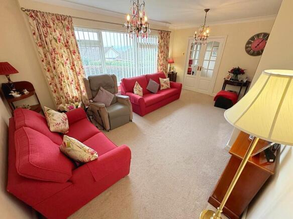 Living room alt a...