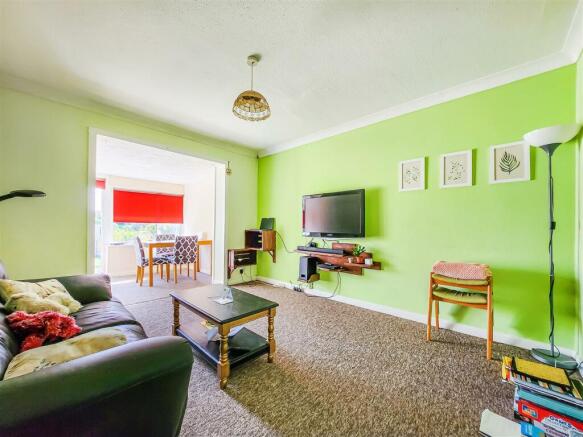 Lounge/Dining Room
