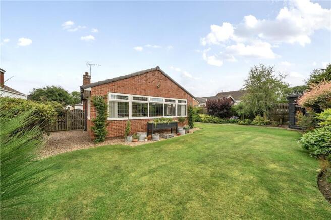 4 bed Bungalow for sale Image 8