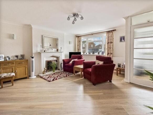 14 Crosby Close-002.JPG