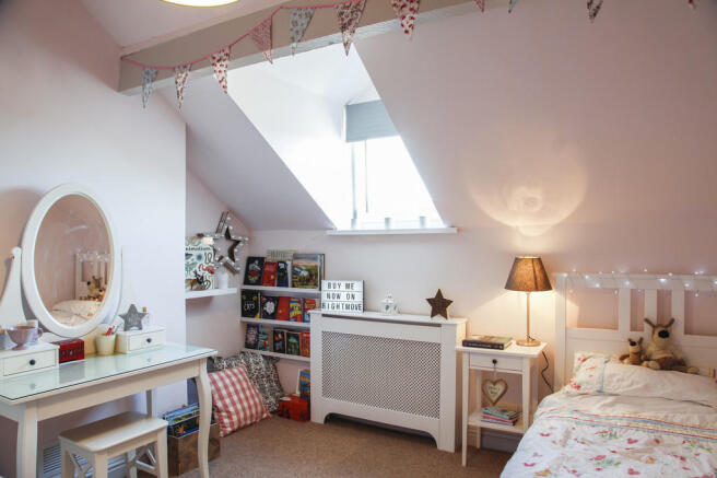 BEDROOM 2