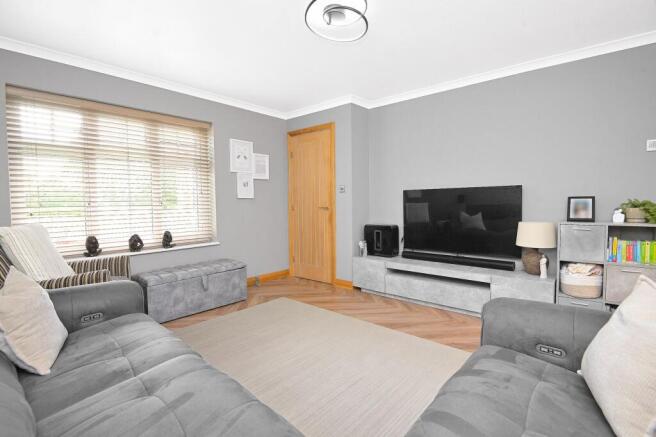 4 bed Semi-Detached for sale Image 3