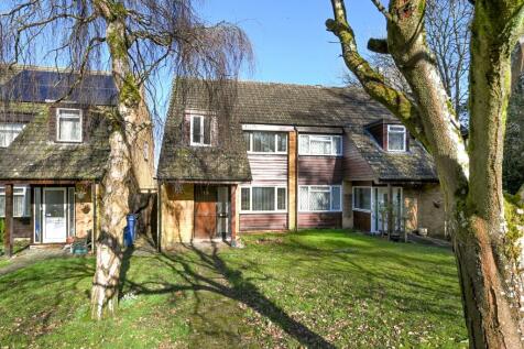 Tolpuddle Way, Yateley, Hampshire, GU46
