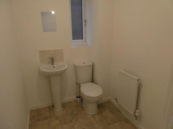 4 bed Semi-Detached to rent Image 11