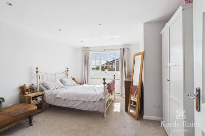 4 bed Semi-Detached for sale Image 7