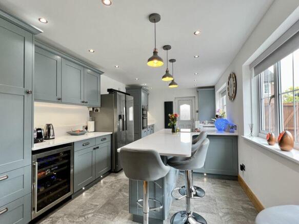 KITCHEN BREAKFAST ROOM