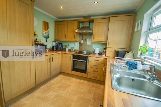 2 bed Park Home for sale Image 12