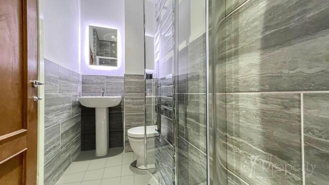 Shower room.