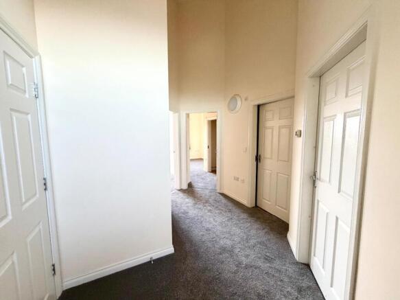 2 bed Flat for sale Image 4