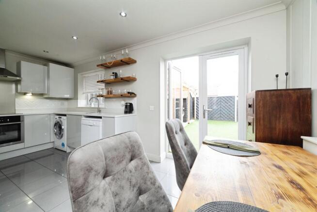 3 bed Semi-Detached for sale Image 8