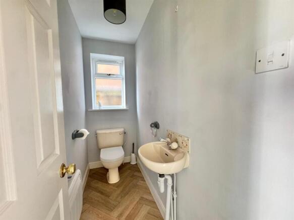 4 bed Detached to rent Image 6