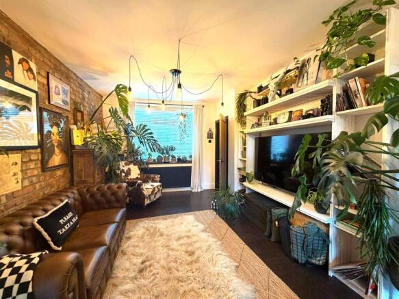 WhatsApp Image 2026-04-17 at 15.35.25 (5).jpeg