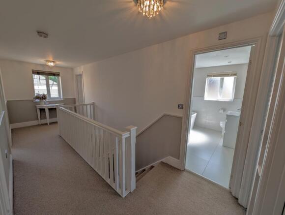 5 bed Detached for sale Image 12