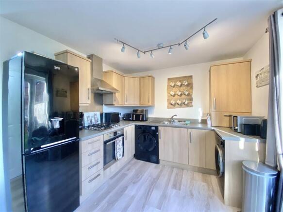 3 bed Semi-Detached for sale Image 5
