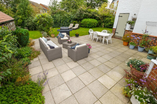 Patio/Gardens