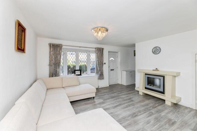 4 bed Detached for sale Image 4
