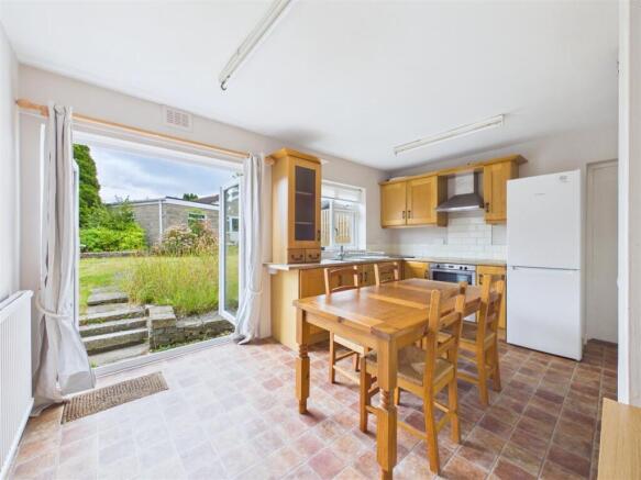 2 bed Bungalow to rent Image 2